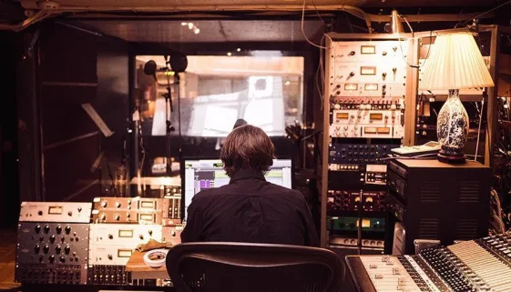 English to Chinese dubbing, music industry, sound, recording, GUM, interview, voice-over translation