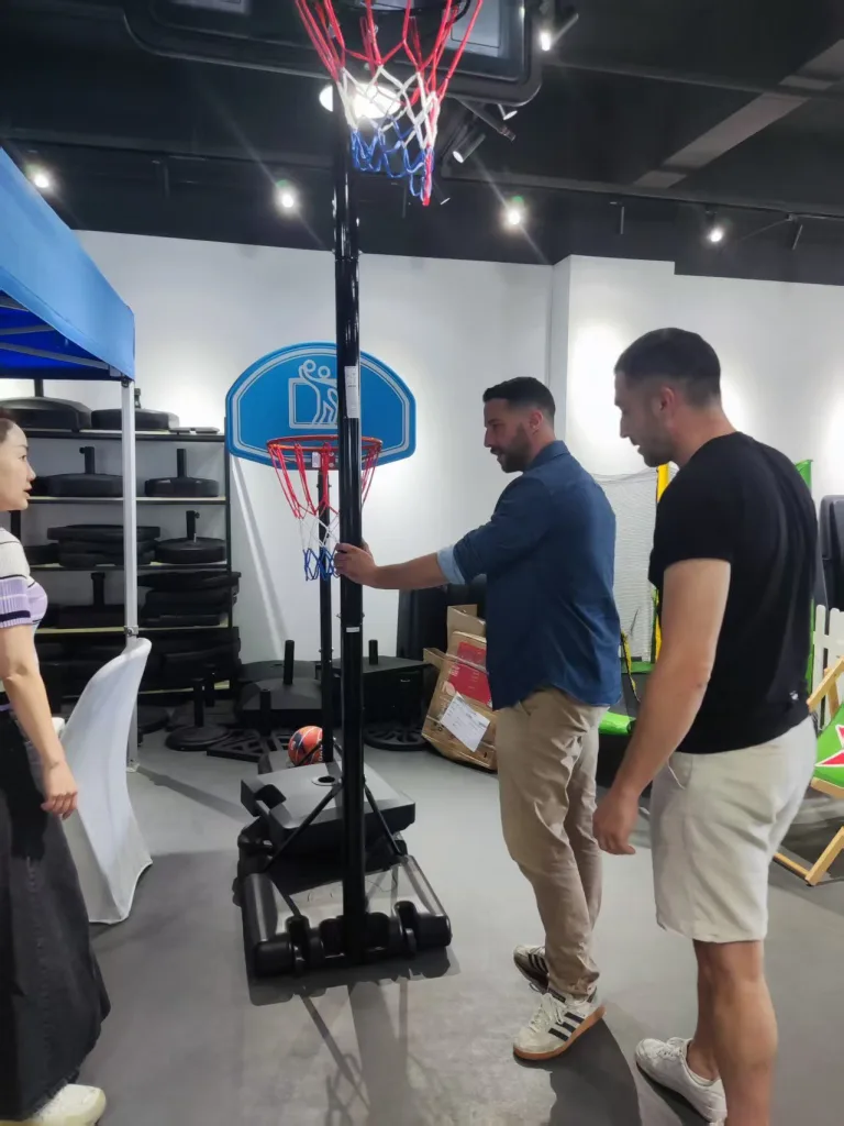 HI-COM supporting an international client during a China sourcing trip, product demonstration