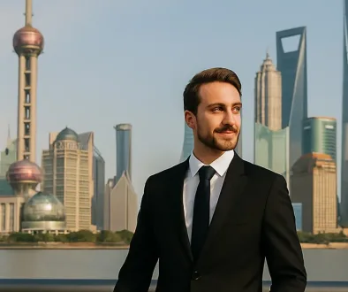 Business traveler arriving in Shanghai with suitcase, standing in front of the modern skyline, symbolizing preparation for a business trip to China.