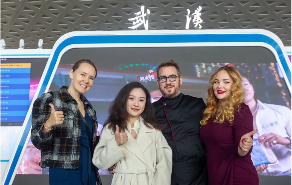 ”在武汉机场的Babel大厨，帝王蟹活动"