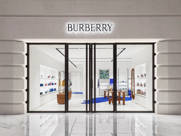 Флагманский бутик Burberry как пример стратегического присутствия бренда в Китае 